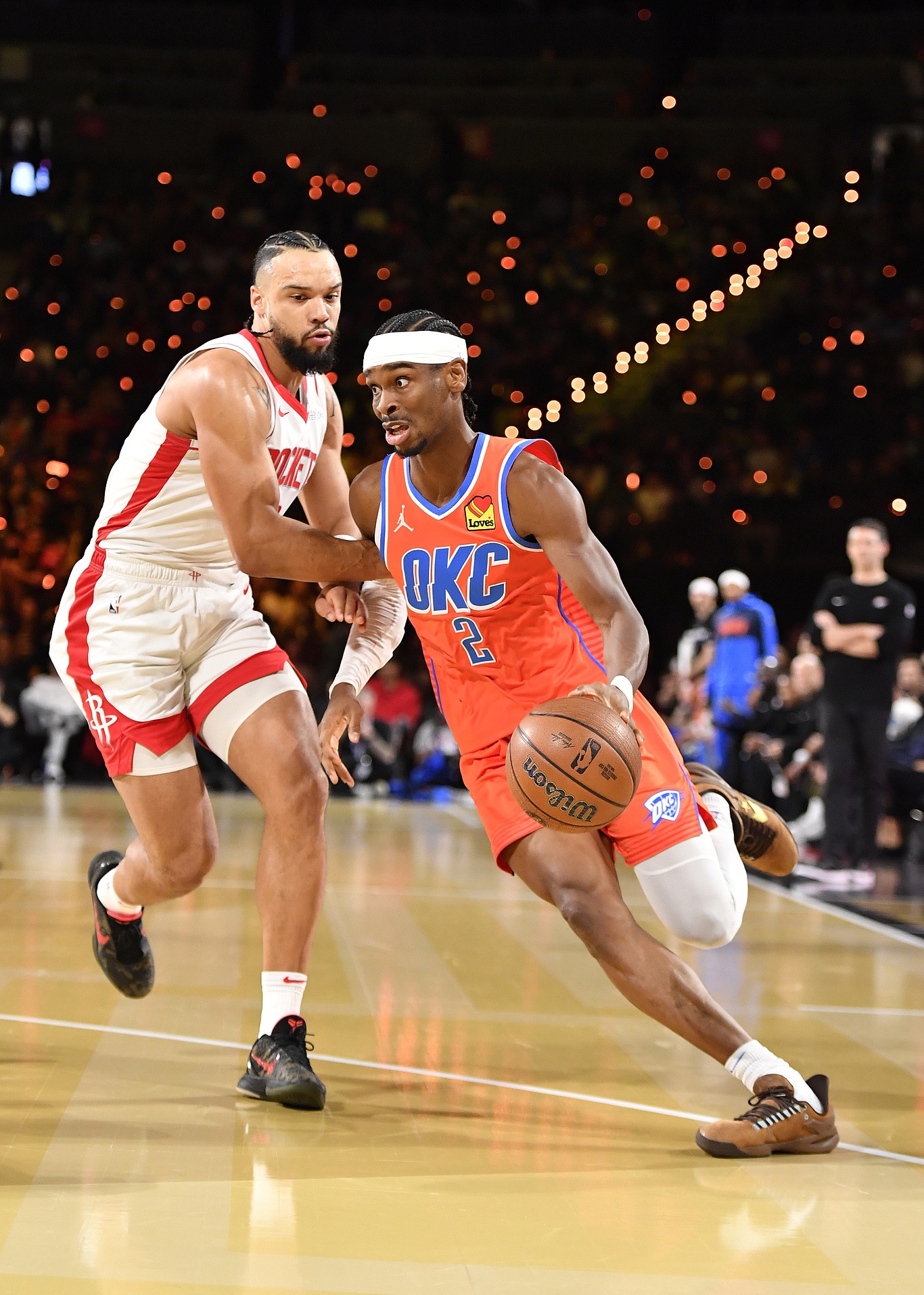 俄克拉荷马雷霆迎NBA常规赛关键赛，国际比赛日完成体检，话题不断，更衣室氛围转暖的简单介绍