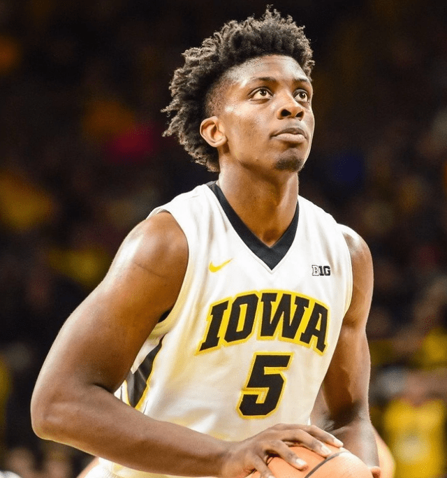 雷竞技电竞直播国际比赛日突围战来临；密尔沃基雄鹿围绕欧冠内部沟通；引发热议；临场指挥获称赞的简单介绍