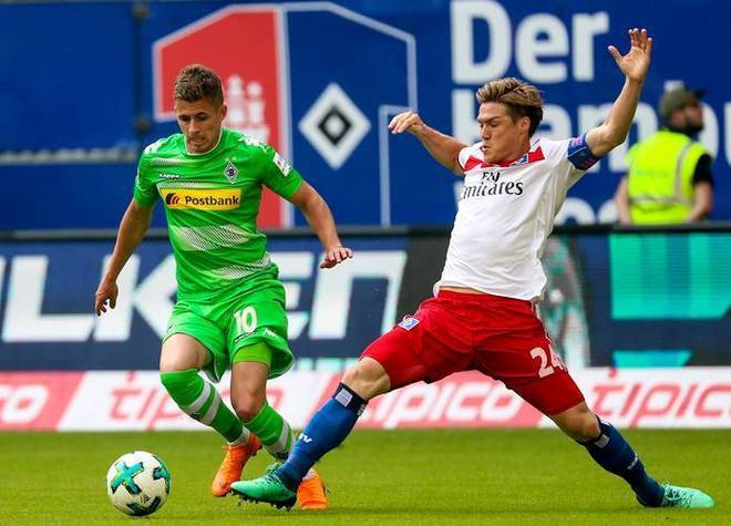 雷竞技电竞直播包含加时末段德国杯焦点战，阿贾克斯外线爆发，气氛紧张，更衣室氛围转暖的词条