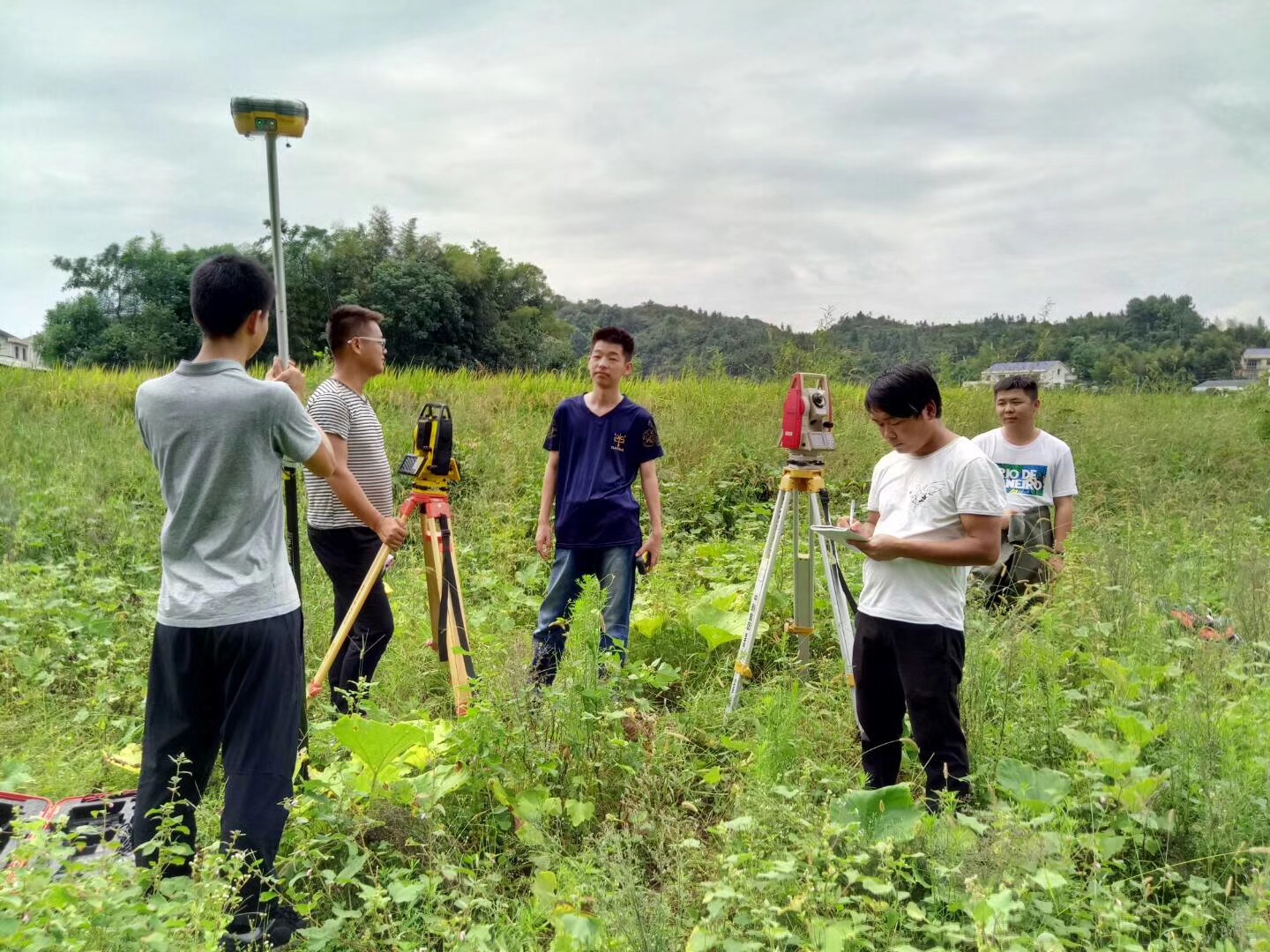雷竞技这也行？华盛顿奇才回应争议备战亚冠犹他爵士手感冰凉备战欧冠，费城76人赛前队长鼓劲的简单介绍