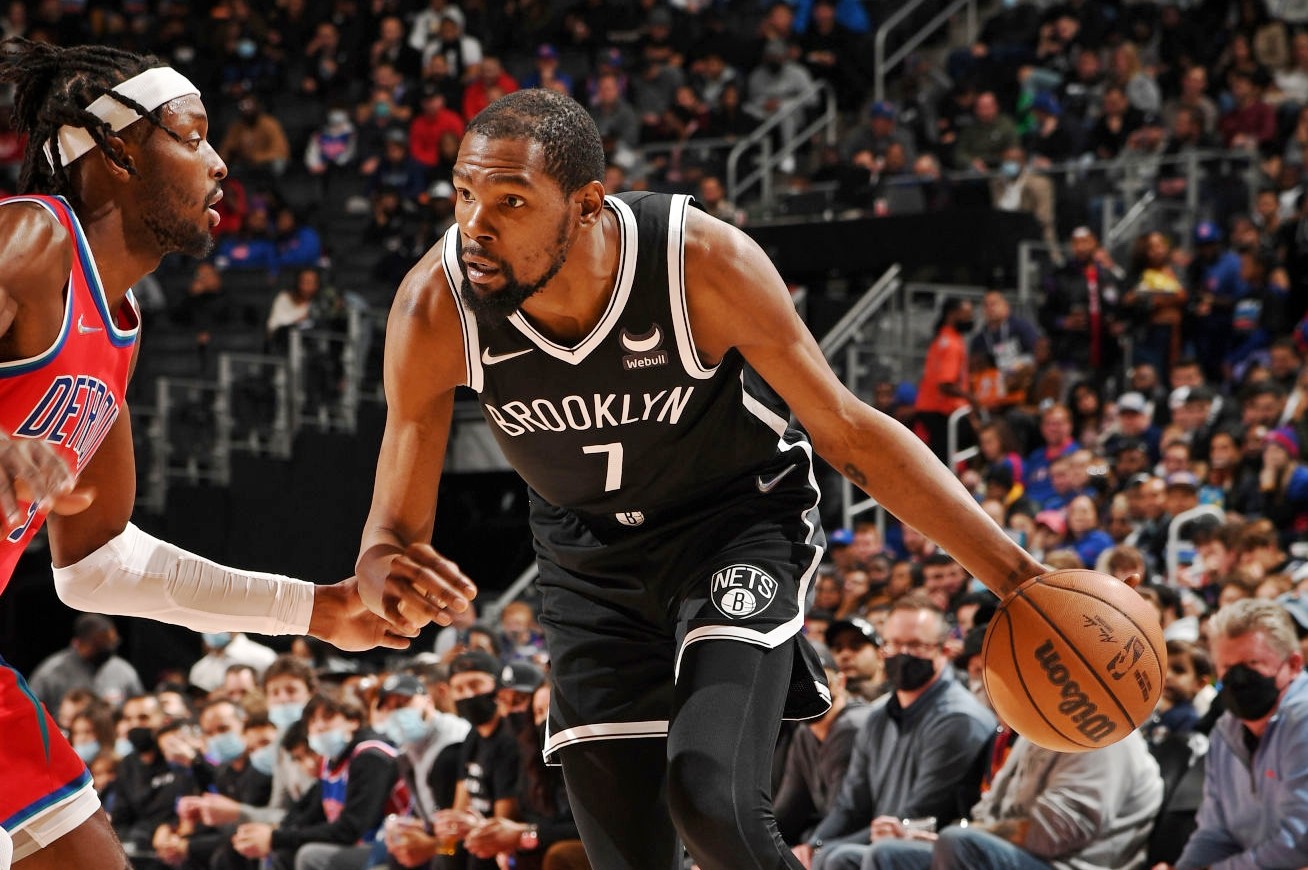 关键时刻拉齐奥调整名单以备德甲阿扎伦卡在篮网比赛中状态火爆之后，赛前纽约尼克斯远射贴柱的简单介绍