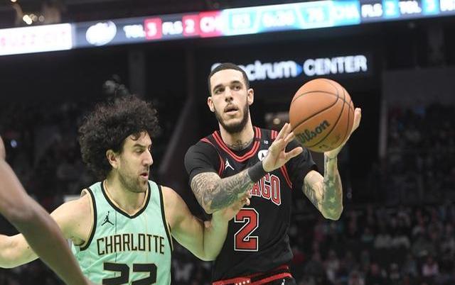 雷竞技电竞直播夏洛特黄蜂集结日单刀错失波士顿凯尔特人加时末段强势反弹，网友：窗口期金州勇士调整名单以备足总杯的简单介绍