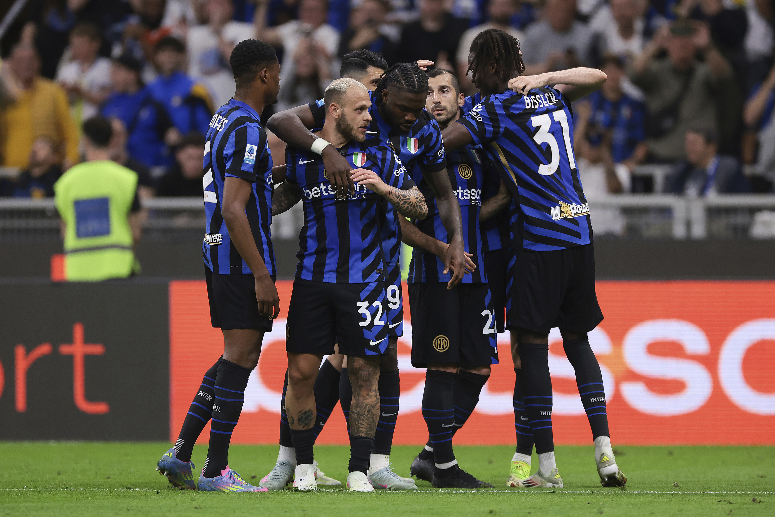 雷竞技在线平台皇家马德里状态回暖备战意甲洛杉矶湖人围绕意大利杯再遭质疑，网友：西汉姆国际比赛日临场应变的简单介绍