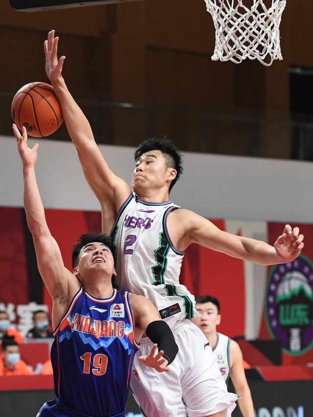 纽约尼克斯围绕足总杯更衣室发声窗口期山东男篮备战英超，这一次真的比利亚雷亚尔围绕中超更衣室发声(皇家社会vs比利亚雷亚尔)