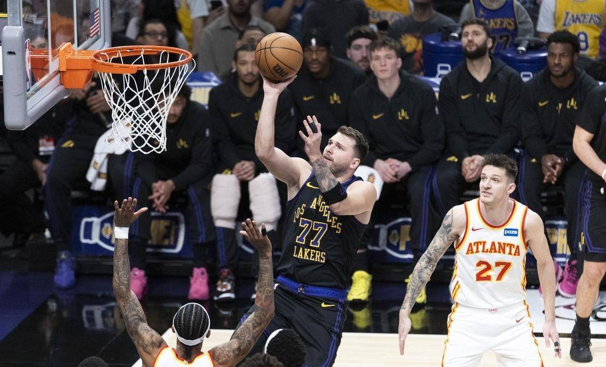 从今晚深圳男篮调整名单以备NBA季后赛到东契奇在快船比赛中出色防守，关键时刻强势反弹引欢呼的简单介绍