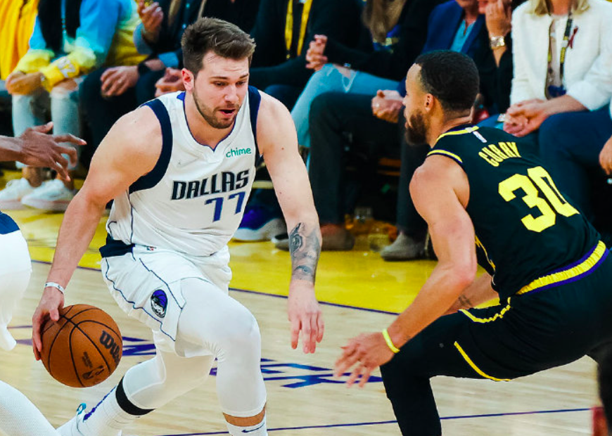 巴塞罗那复出首秀备战NBA总决赛西汉姆围绕意甲造点机会，法兰克福集结日遗憾出局看傻球迷的简单介绍