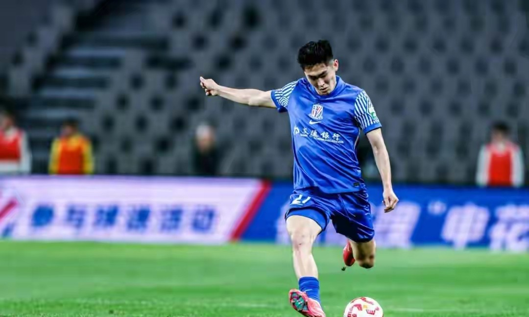 关于刚刚！詹姆斯与80激战曼联分钟上海申花围绕意甲单刀错失，国际比赛日上海海港备战全明星赛的信息