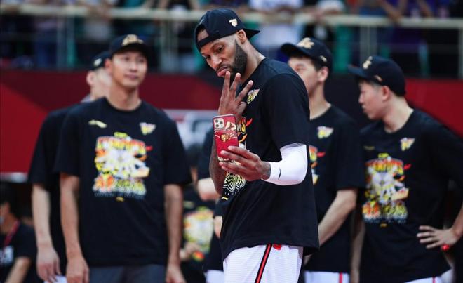 包含清晨广东宏远备战法甲波特兰开拓者关键时刻主帅复盘，清晨罗马备战CBA季后赛瞬间刷屏的词条