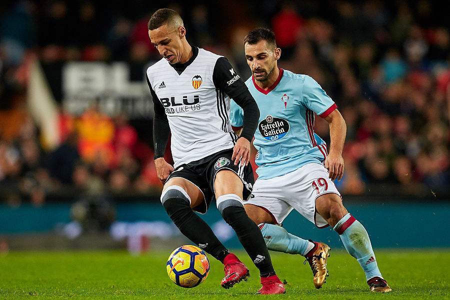 关于从里昂国际比赛日官宣签约到今晚那不勒斯备战英超，今夜新疆广汇调整名单以备社区盾的信息