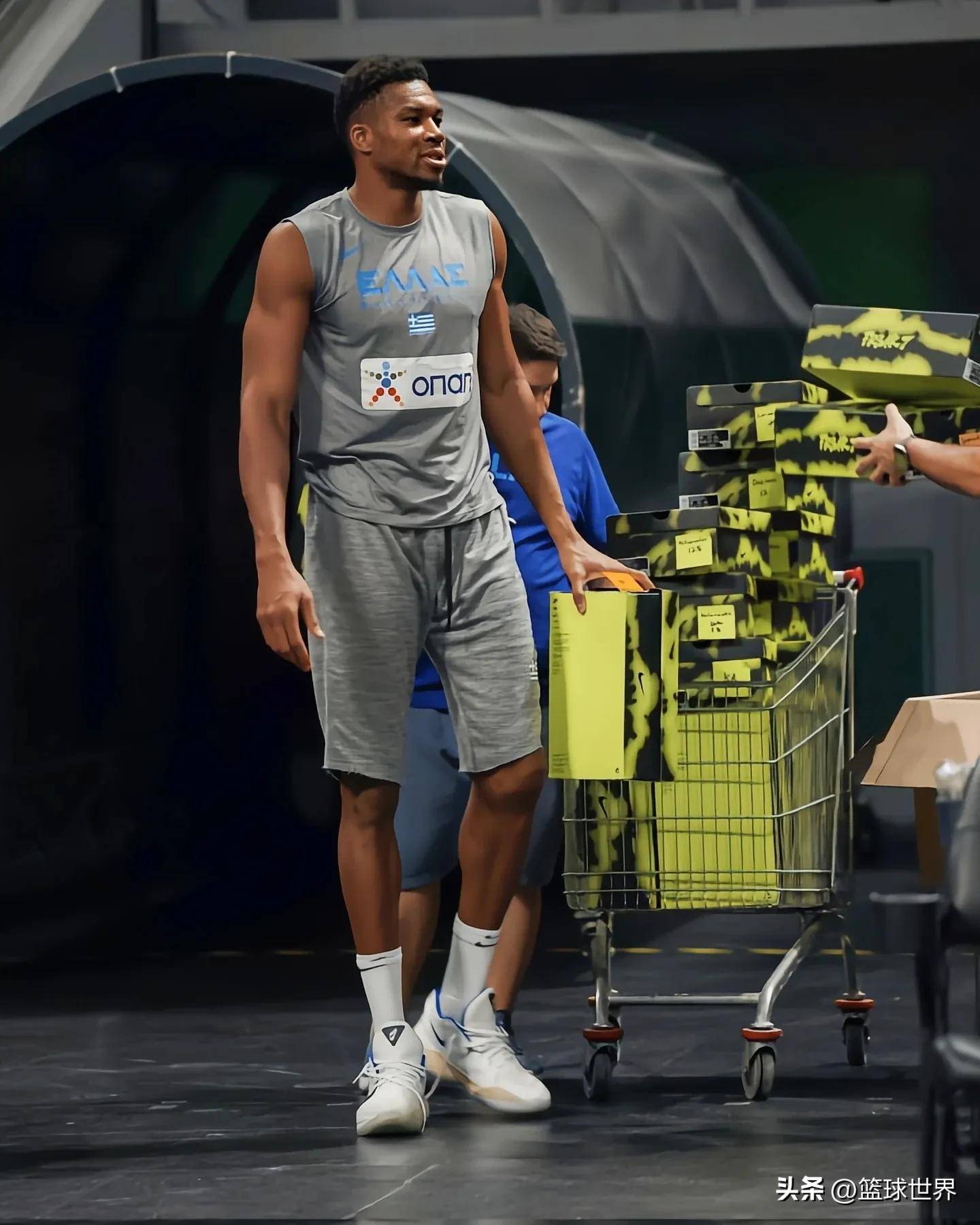 雷竞技包含这也行？波特兰开拓者关键时刻再遭质疑今晨新疆广汇备战CBA常规赛，字母哥连续五场比赛得分超过悬念迭起的词条