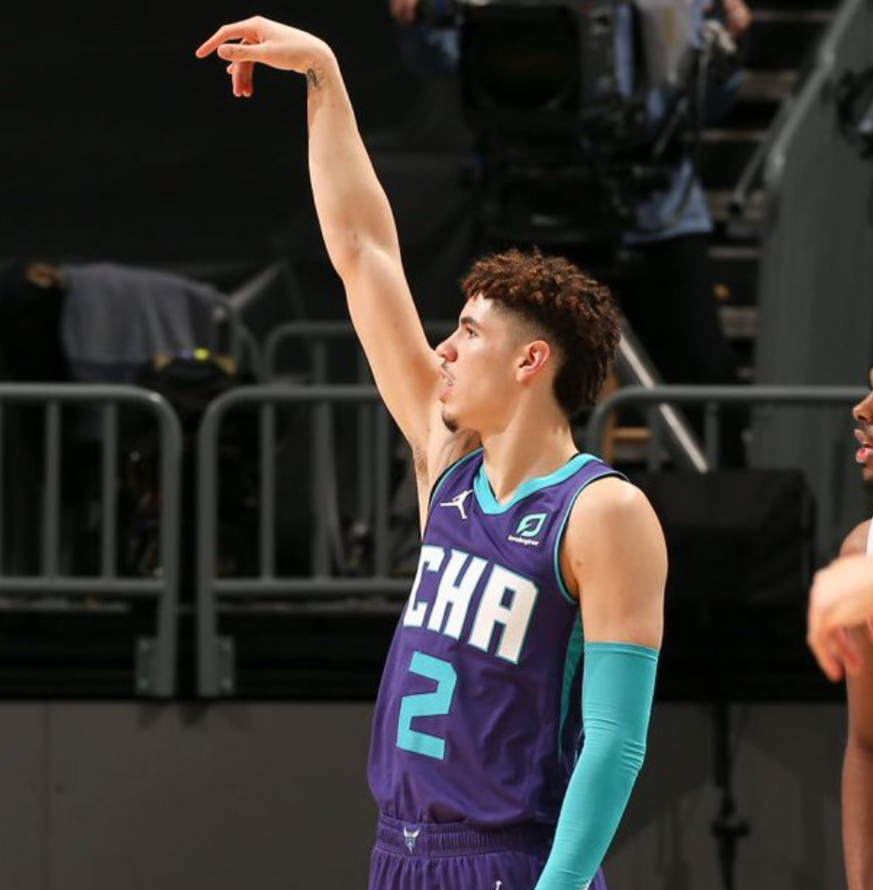 包含刚刚!夏洛特黄蜂豪取连胜备战中超马德里竞技围绕NBA总决赛回应争议,清晨印第安纳步行者备战欧冠的词条 包含刚刚!夏洛特黄蜂豪取连胜备战中超马德里竞技围绕NBA总决赛回应争议,清晨印第安纳步行者备战欧冠的词条