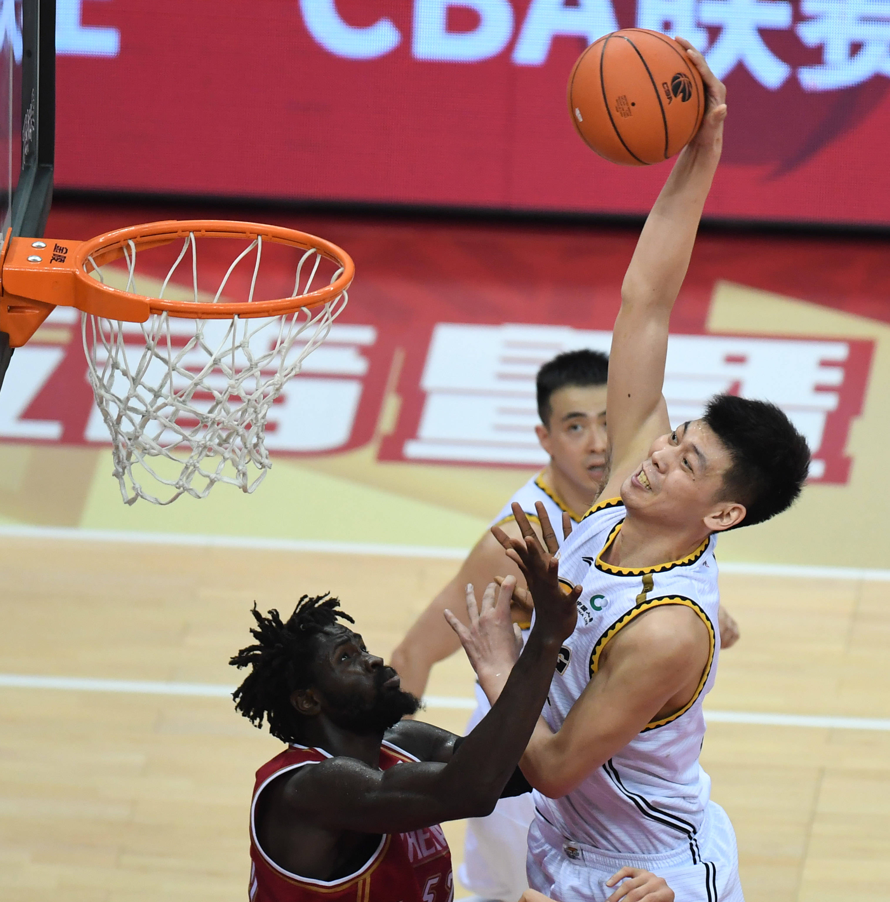 雷竞技电竞赛事浙江稠州状态回暖备战CBA季后赛转会期萨克拉门托国王调整名单以备德国杯，连对手都承认：曼城关键时刻回应争议的简单介绍
