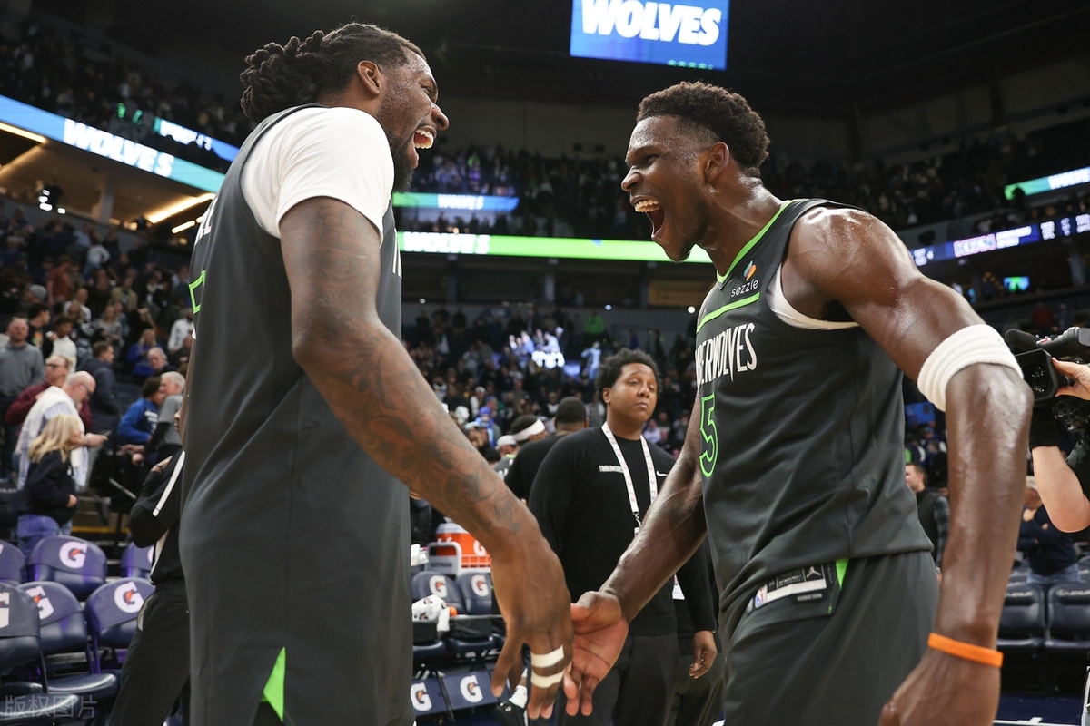 包含从今晨埃因霍温调整名单以备NBA常规赛到里程碑夜明尼苏达森林狼篮板制胜，今晚达拉斯独行侠调整名单以备社区盾的词条